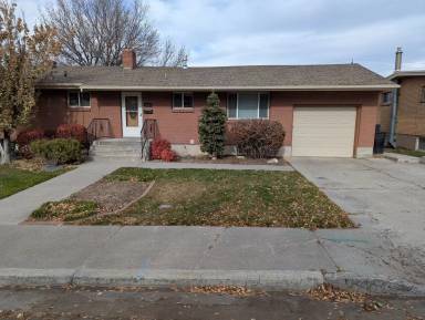 Main picture of 401 Maple Dr