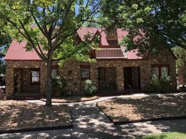 Main picture of 1618 W Kings Hwy