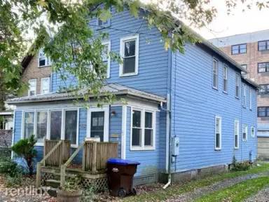 Main picture of 520 12th St
