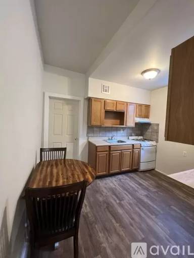 Main picture of 3737 N Sydenham St