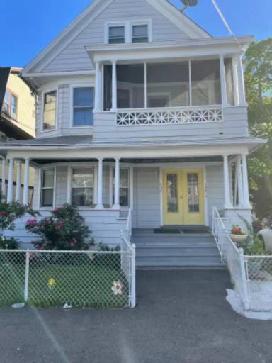 Main picture of 137 Poplar St