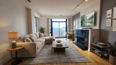 Main picture of 1260 W Washington Blvd