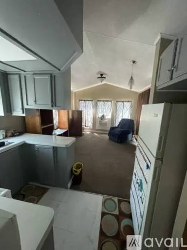 Main picture of 900 S Hillcrest Dr