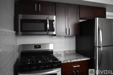 Main picture of 3218 W Balmoral Ave