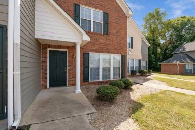 Main picture of 31 Whitfield Way