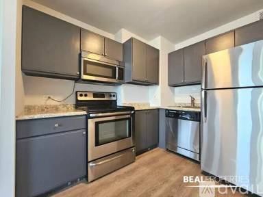 Main picture of 1344 N Dearborn St