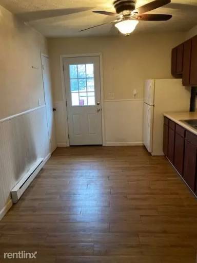 Main picture of 228 W 12th St