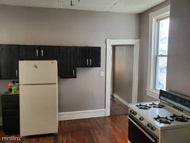 Main picture of 2009 Bank St