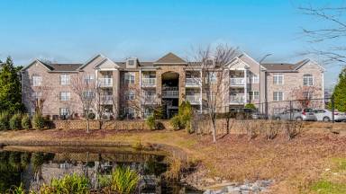 Main picture of 7108 W Friendly Ave