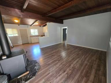 Main picture of 2081 Petri Ln