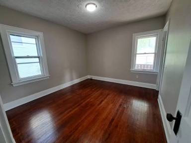 Main picture of 10429 Almira Ave