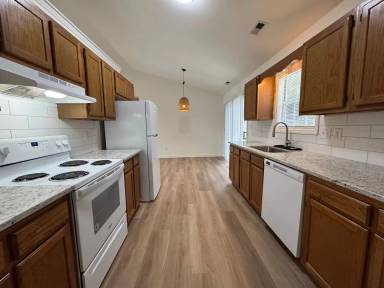 Main picture of 135 Glenwood Dr