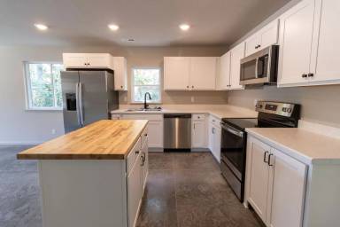 Main picture of 405 Pershing Rd