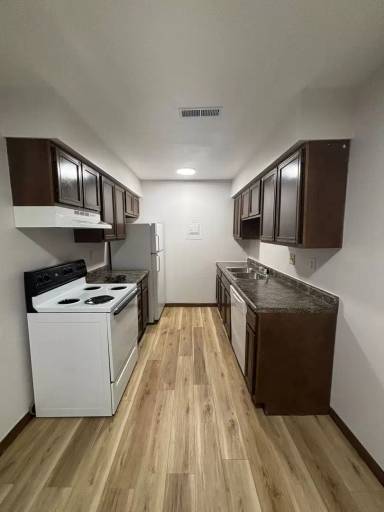 Main picture of 733 Russell Rd