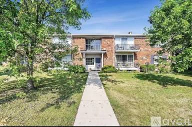 Main picture of 484 Fox Hills Dr N