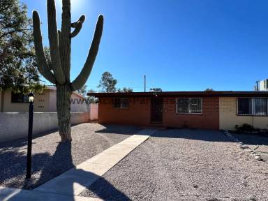 Main picture of 1510 E Iowa Dr