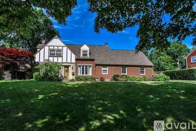 Main picture of 531 Woodview Dr