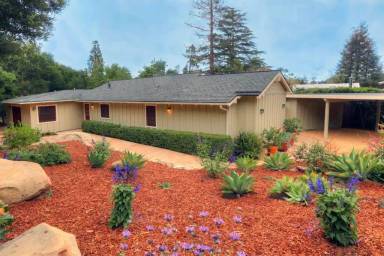 Main picture of 694 Oak Grove Dr