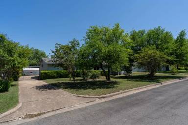 Main picture of 725 Bellaire Dr