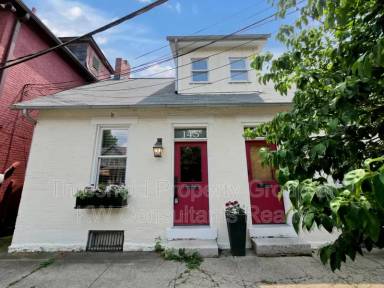 Main picture of 143 E Kossuth St