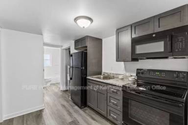 Main picture of 725 E College St