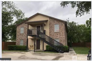 Main picture of 1441 W Frey St