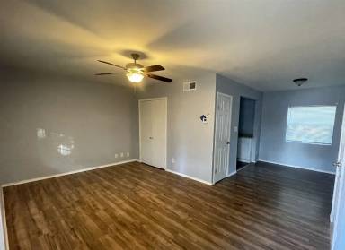 Main picture of 2302 W Hickory St