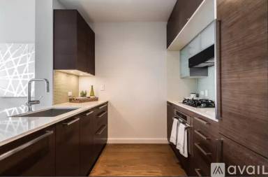 Main picture of 101 W 31st St