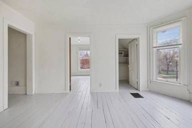 Main picture of 121 S Clay St