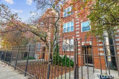 Main picture of 1443 W Walton St