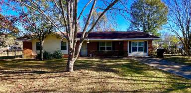 Main picture of 413 Carr Cir