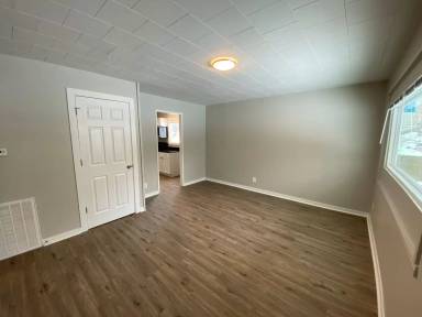 Main picture of 2233 N 39th St
