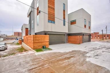Main picture of 819 NW 6th St
