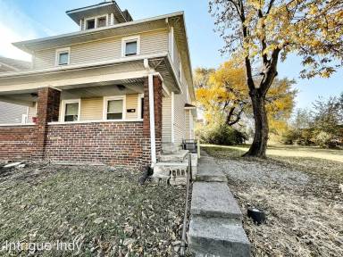 Main picture of 329 W 28th St