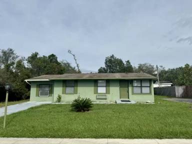 Main picture of 3292 Buckland St