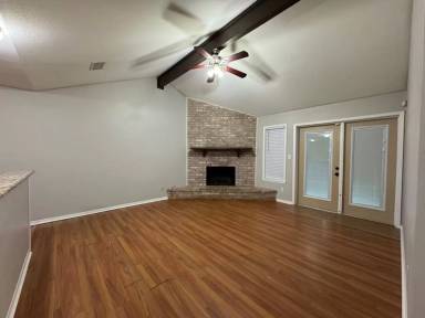 Main picture of 303 Londonderry Dr