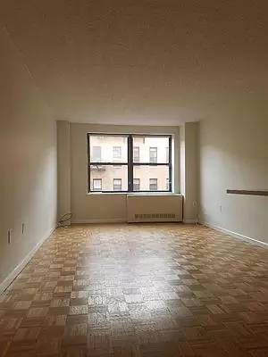 Main picture of 247 W 11th St