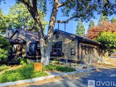 Main picture of 206 Charter Oak Cir