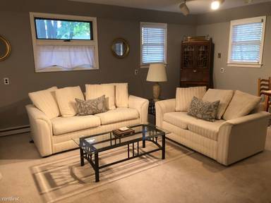 Main picture of 15 Sanford Ln