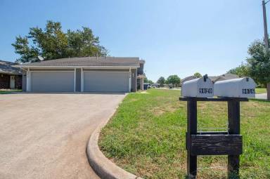 Main picture of 9020 N Rockwell Dr