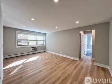 Main picture of 452 W Oakdale Ave