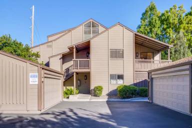 Main picture of 2040 West Middlefield Road - 2