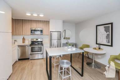 Main picture of 538 W Wrightwood Ave