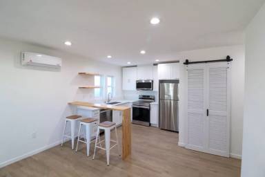 Main picture of 447 S Grand St