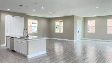 Main picture of 6599 Taxiway Cir