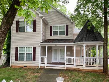 Main picture of 2600 Vanderbilt Ave