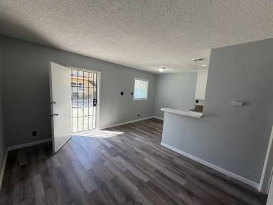 Main picture of 2317 E Spaulding St