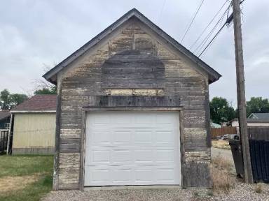 Main picture of 915 1st St W