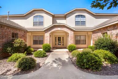 Main picture of 2625 N Arroyo Ave