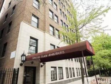 Main picture of 817 W Lakeside Pl